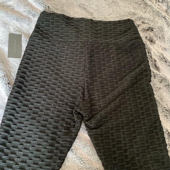 Black Textured Leggings - Picture 3 of 4